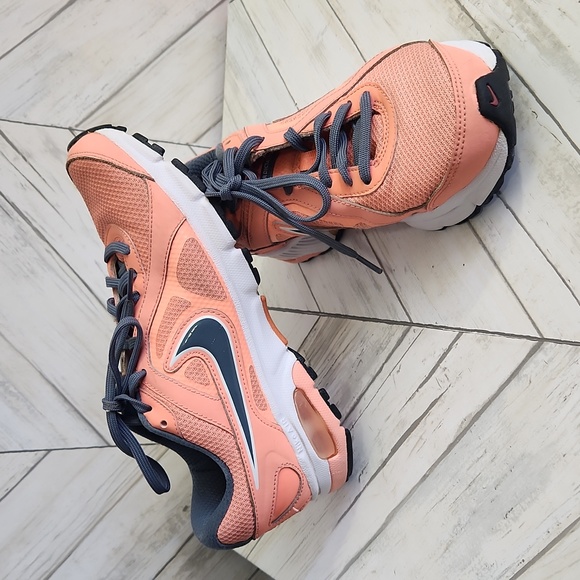 Peach Nike Air dictate 2 Size 8 sneakers - Picture 6 of 9
